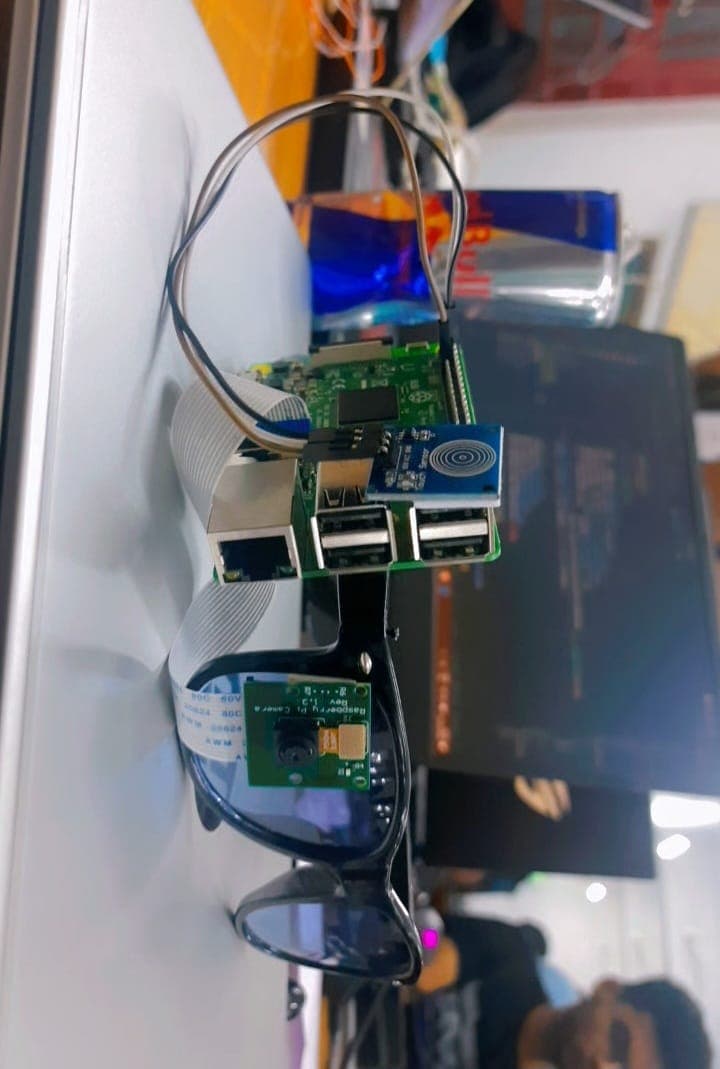 Roshni: AI Smart Glasses for Visually Impaired